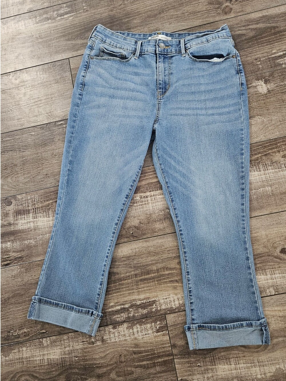 Signature by Levi Strauss Light Wash Denim Jean Capri Size 10